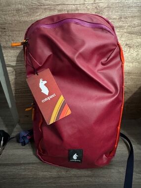 Cotopaxi Vaya 18L backpack Cada Dia 
Raspberry color